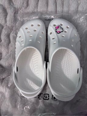 CROCS Unisex White Clog Sandals with Hello Kitty Charm